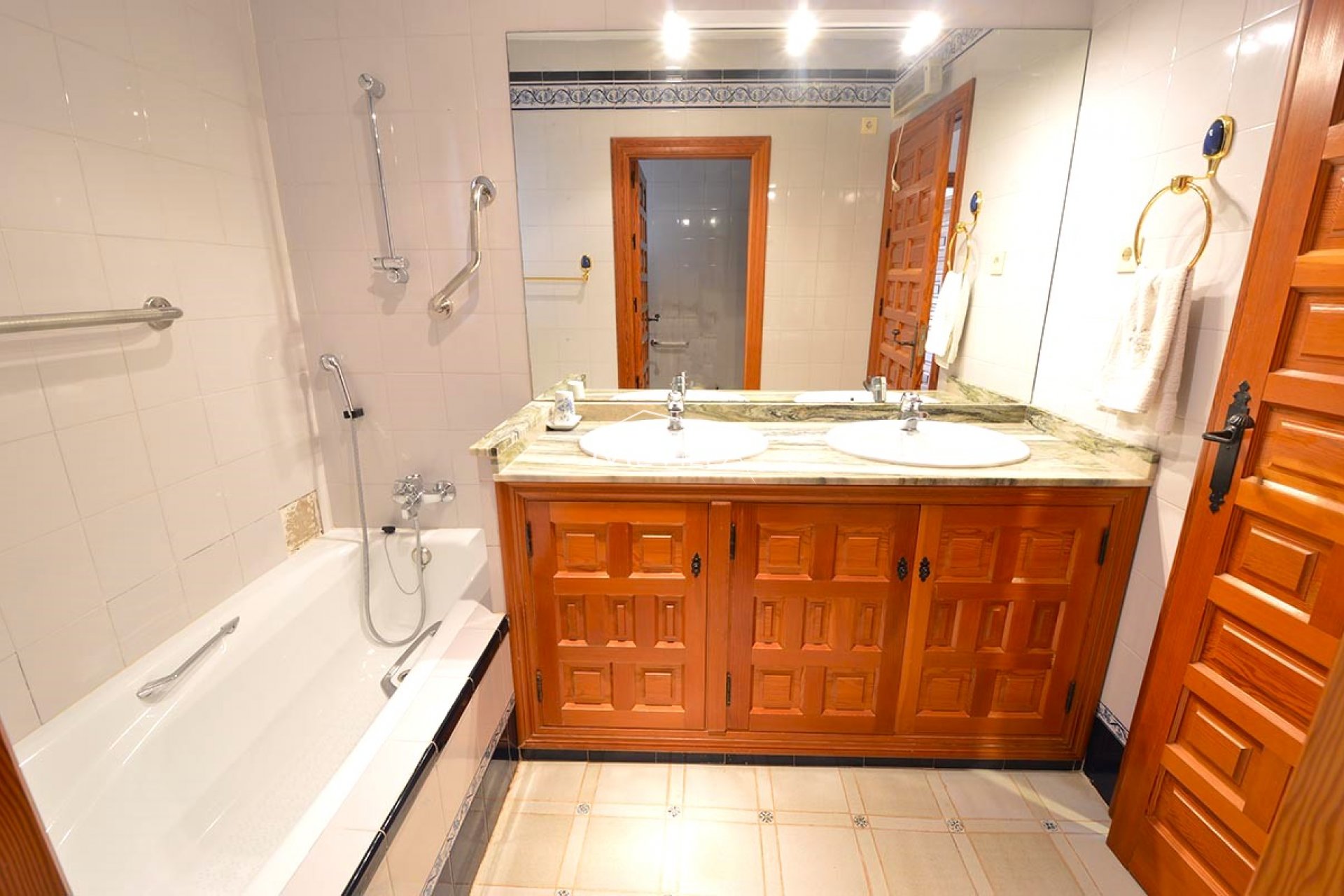 Återförsäljare - Villa - Orihuela Costa - Villamartin