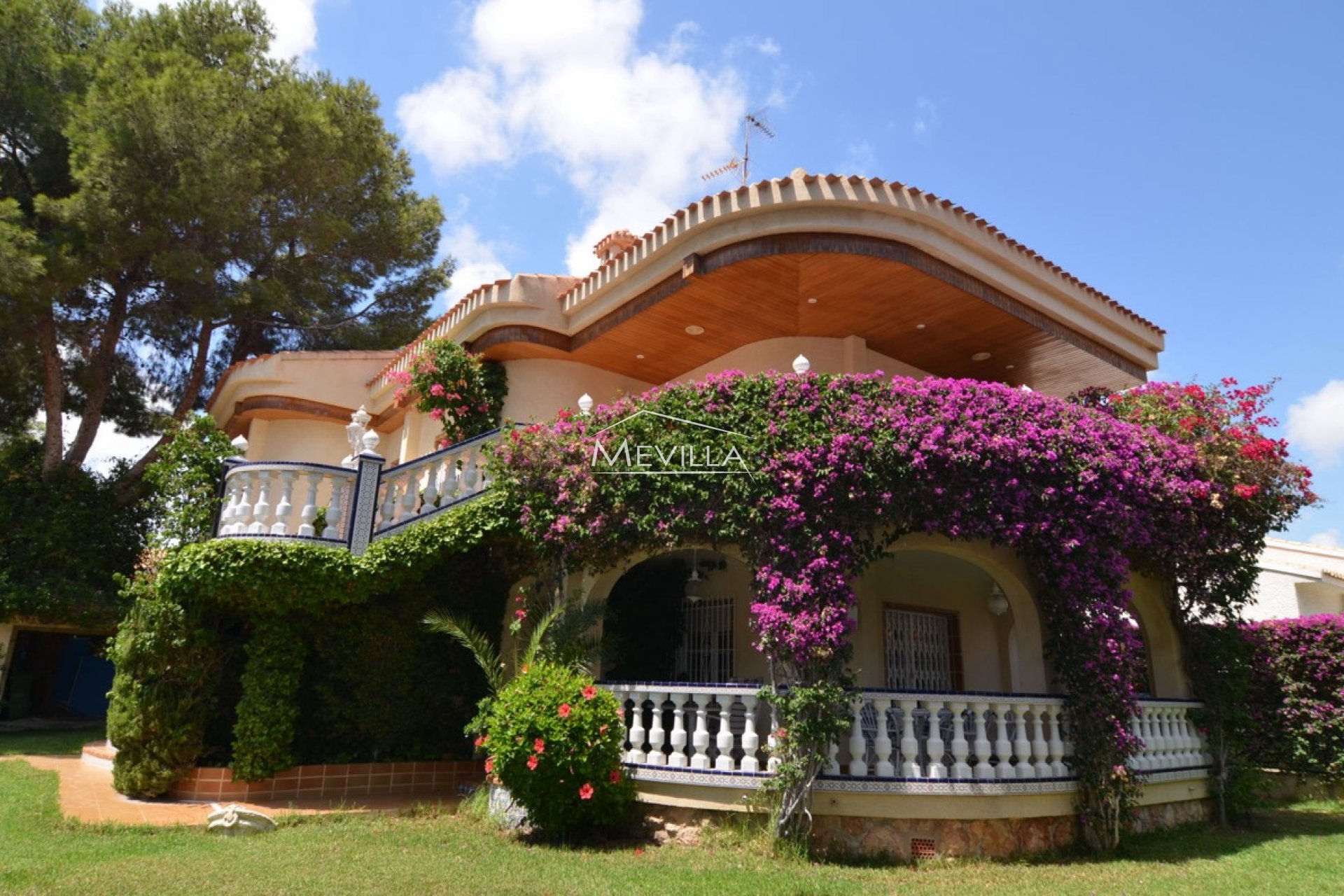Bonito chalet independiente en venta en Campoamor