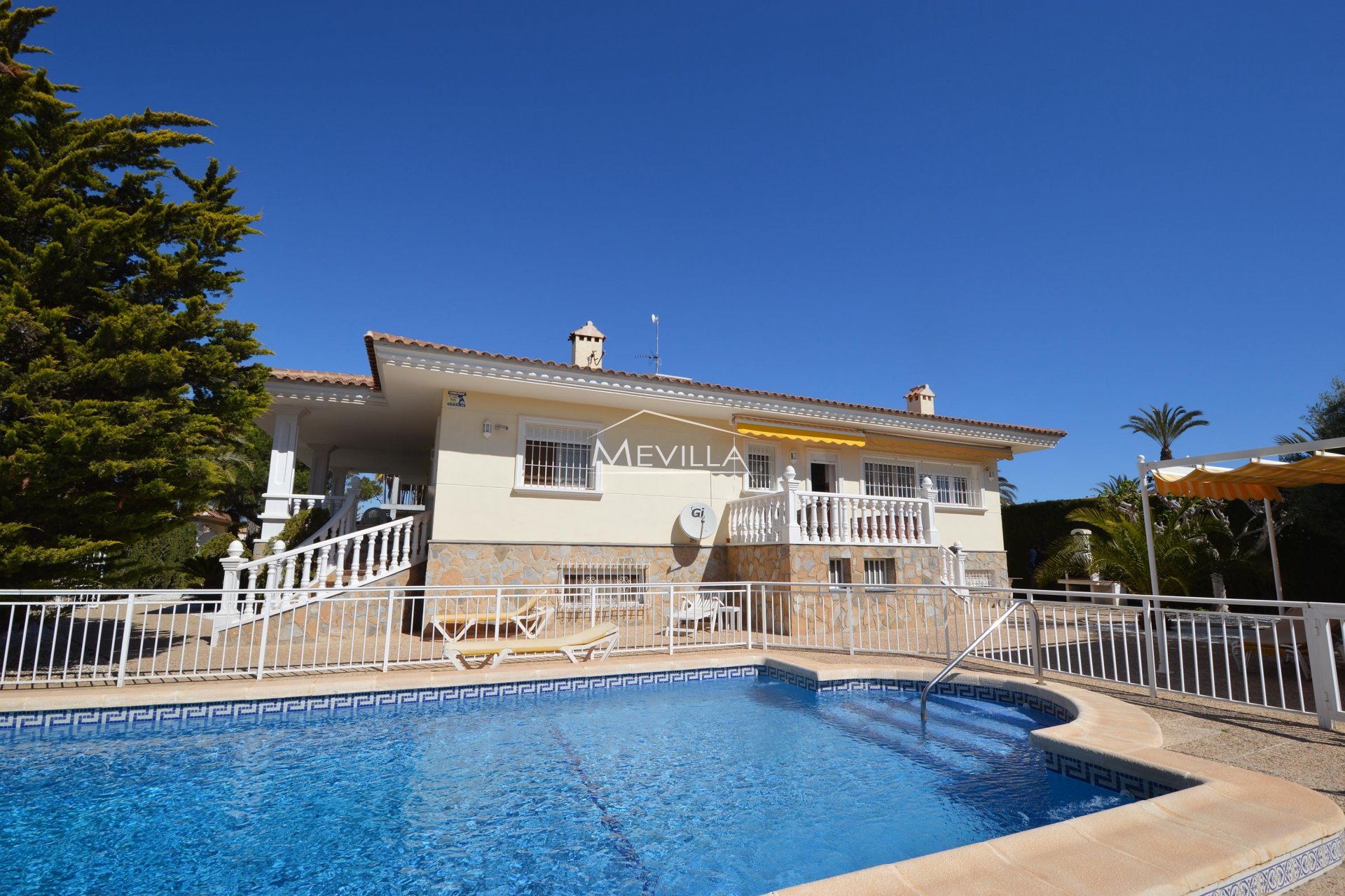 CHALET A POCOS METROS DEL MAR EN CABO ROIG EN VENTA 