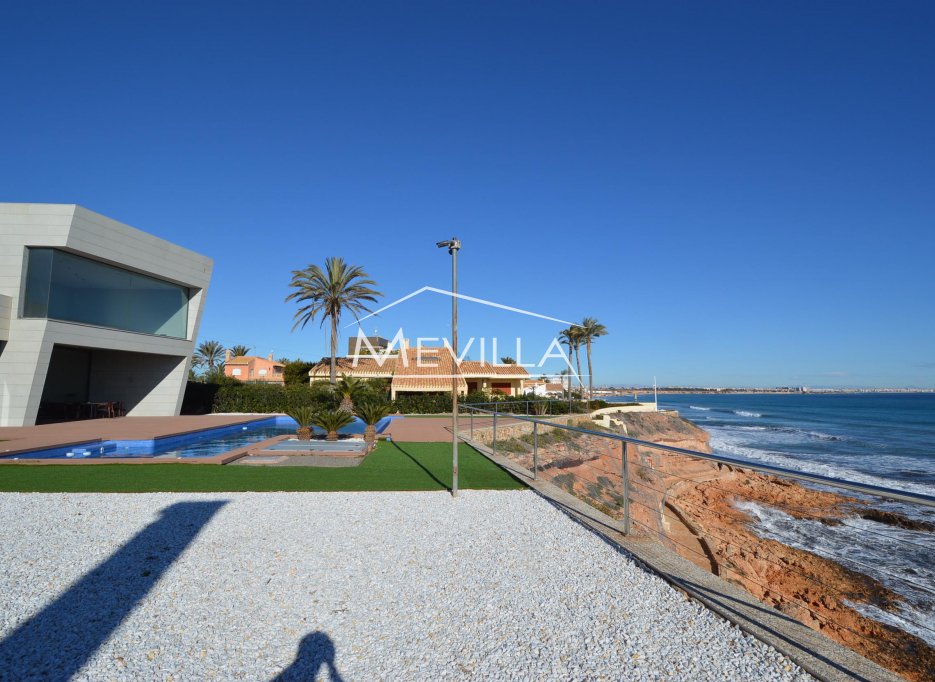 CHALET DE LUJO EN PRIMERA LINEA DEL MAR COSTA BLANCA SUR