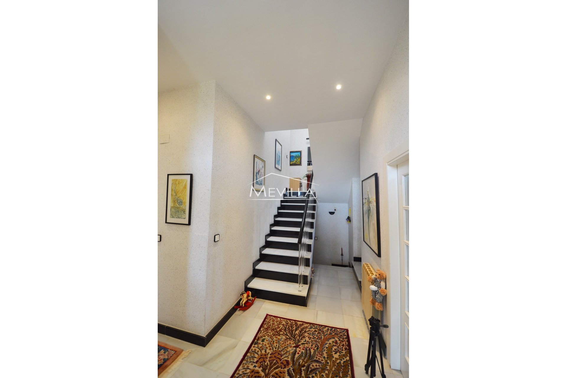 Die Treppe zum zweiten Stock