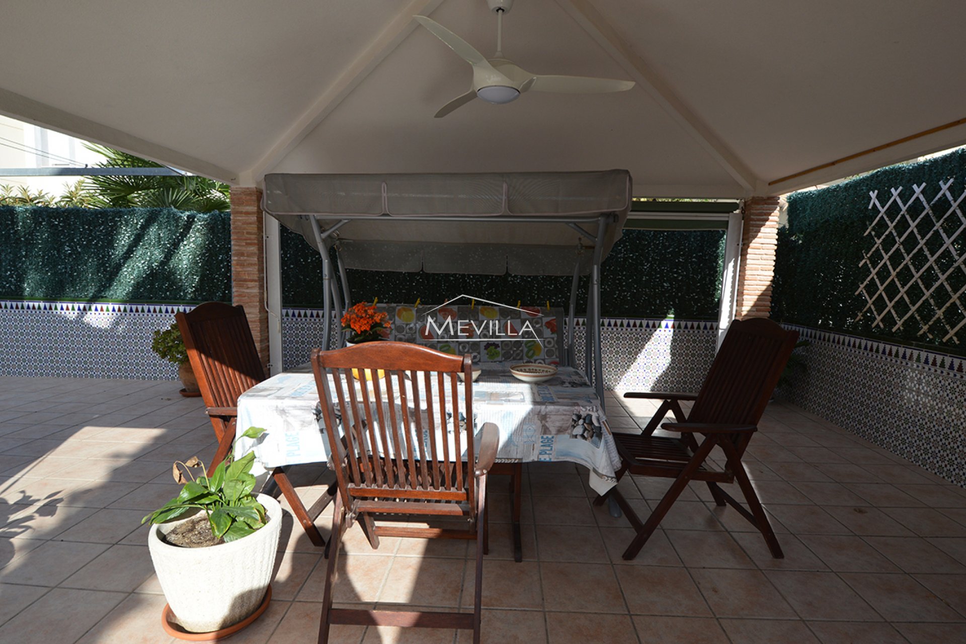 Die überdachte Terrasse