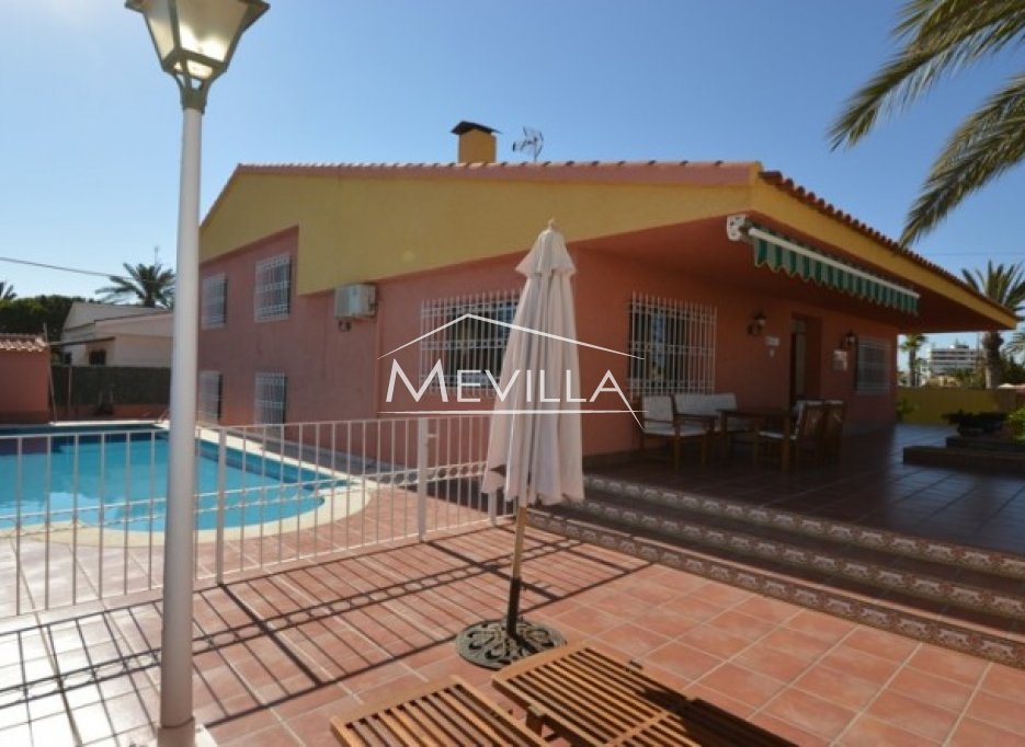 Die Villa mit Schwimmbad