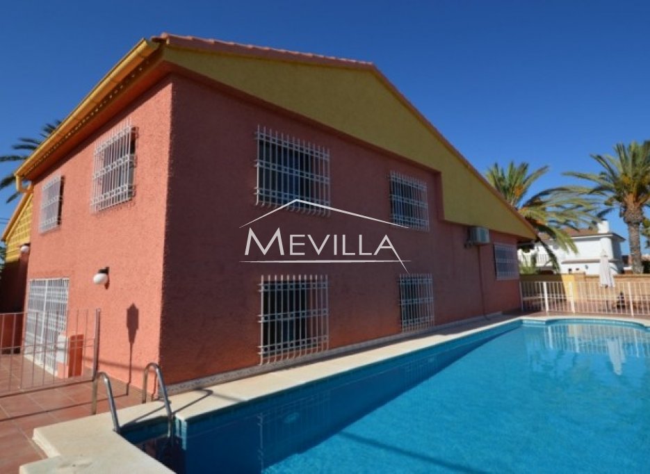 Die Villa mit Schwimmbad