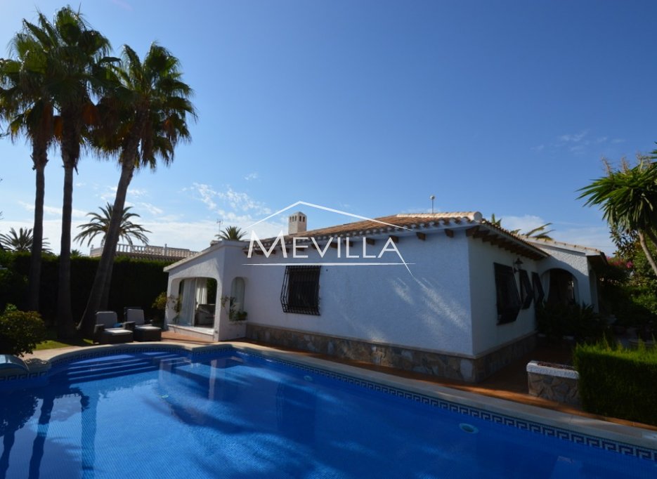 Die Villa mit Schwimmbad
