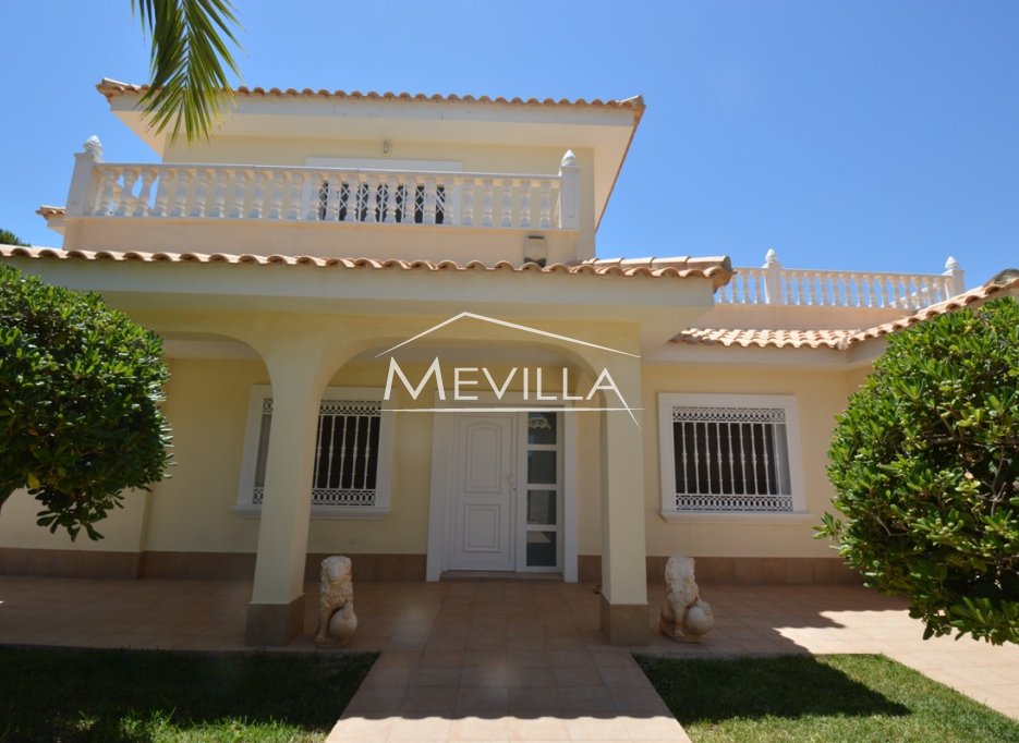 Die Villa mit Schwimmbad