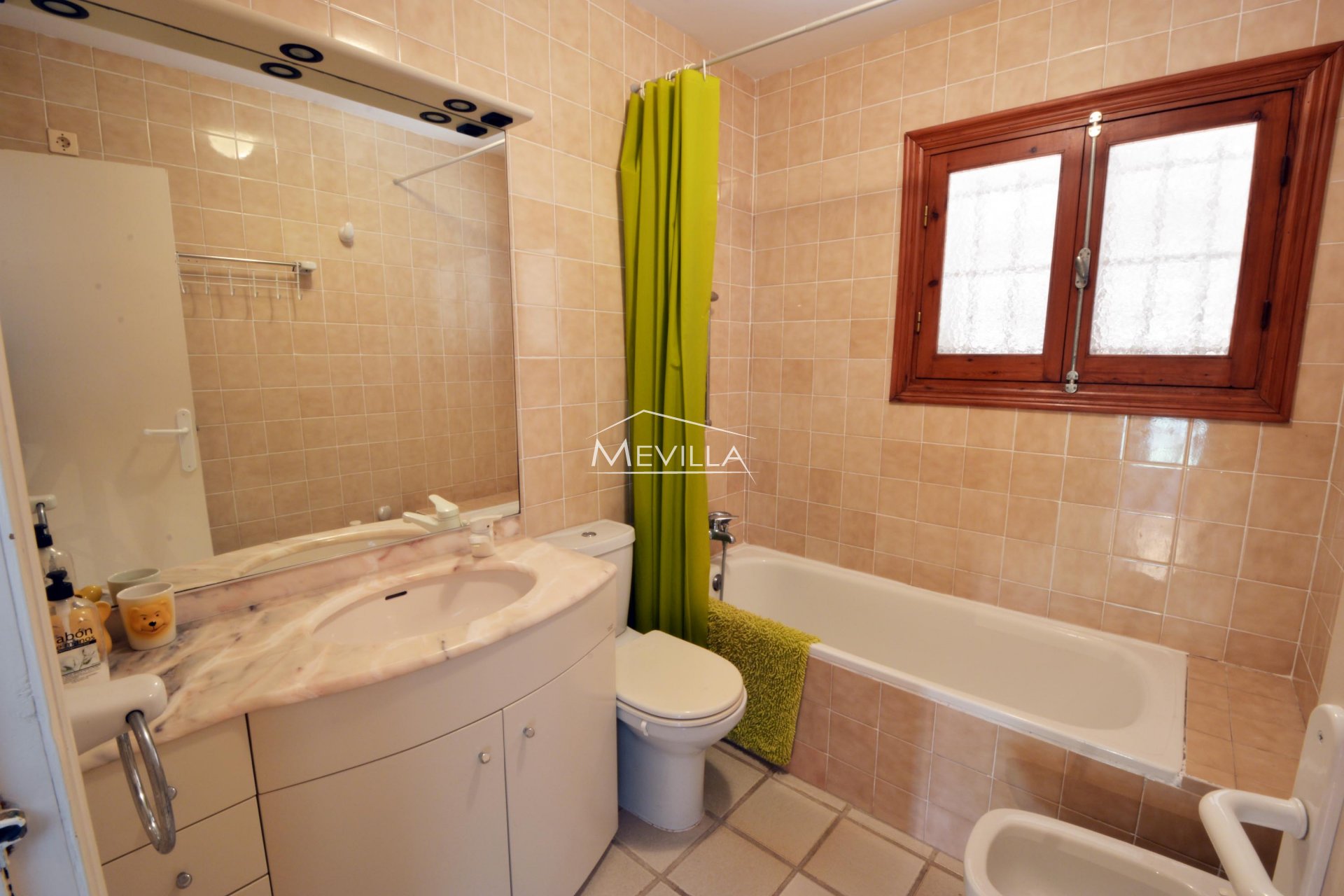 Eine Toilette im ersten Stock