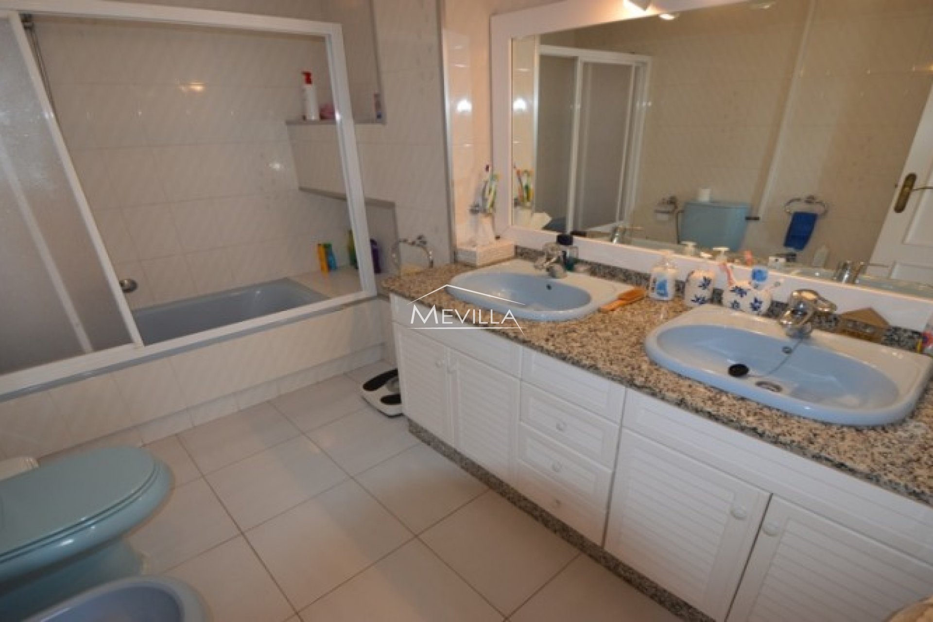 Eine Toilette
