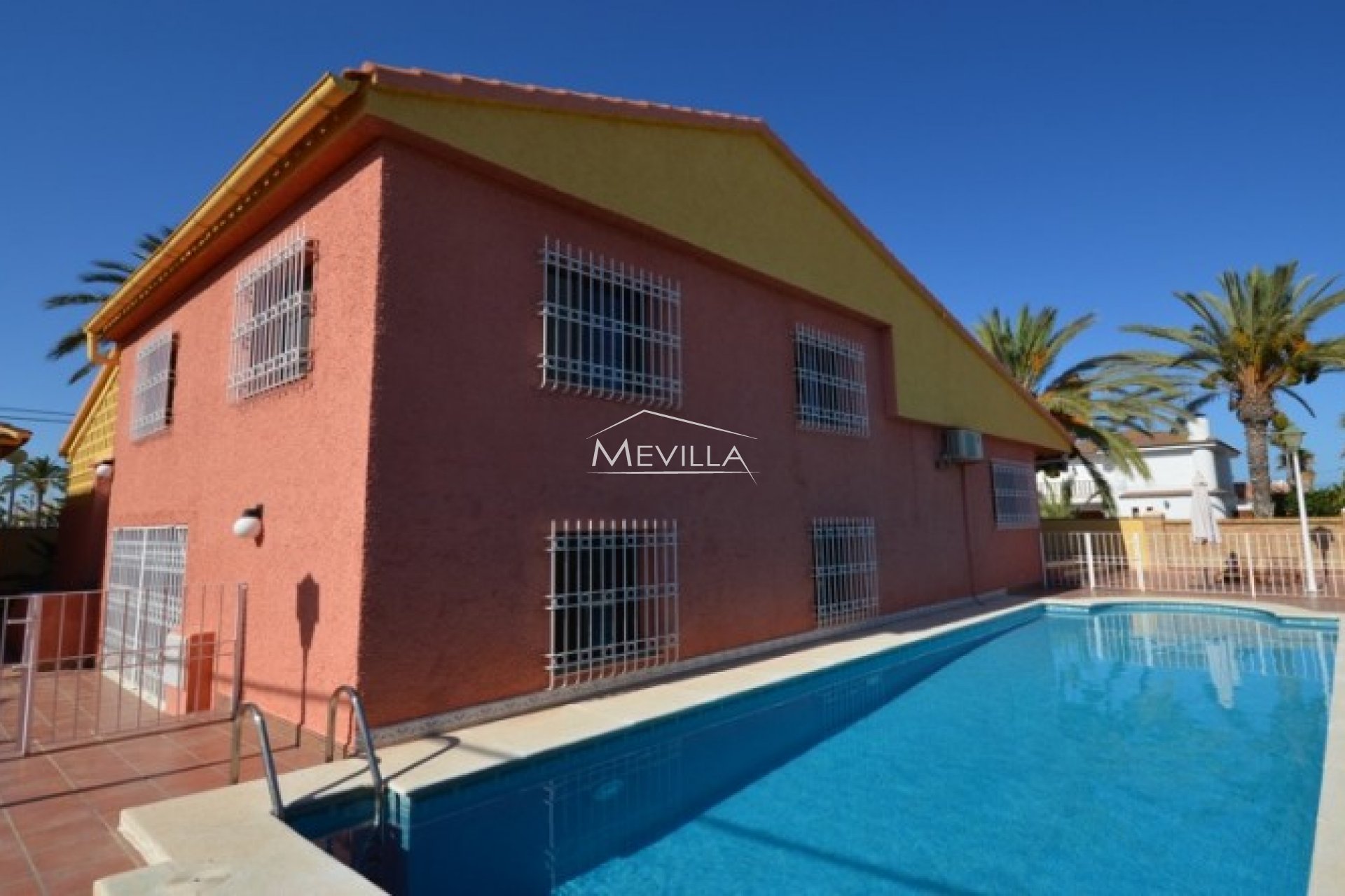 Interesting villa about 200 meters to the beach