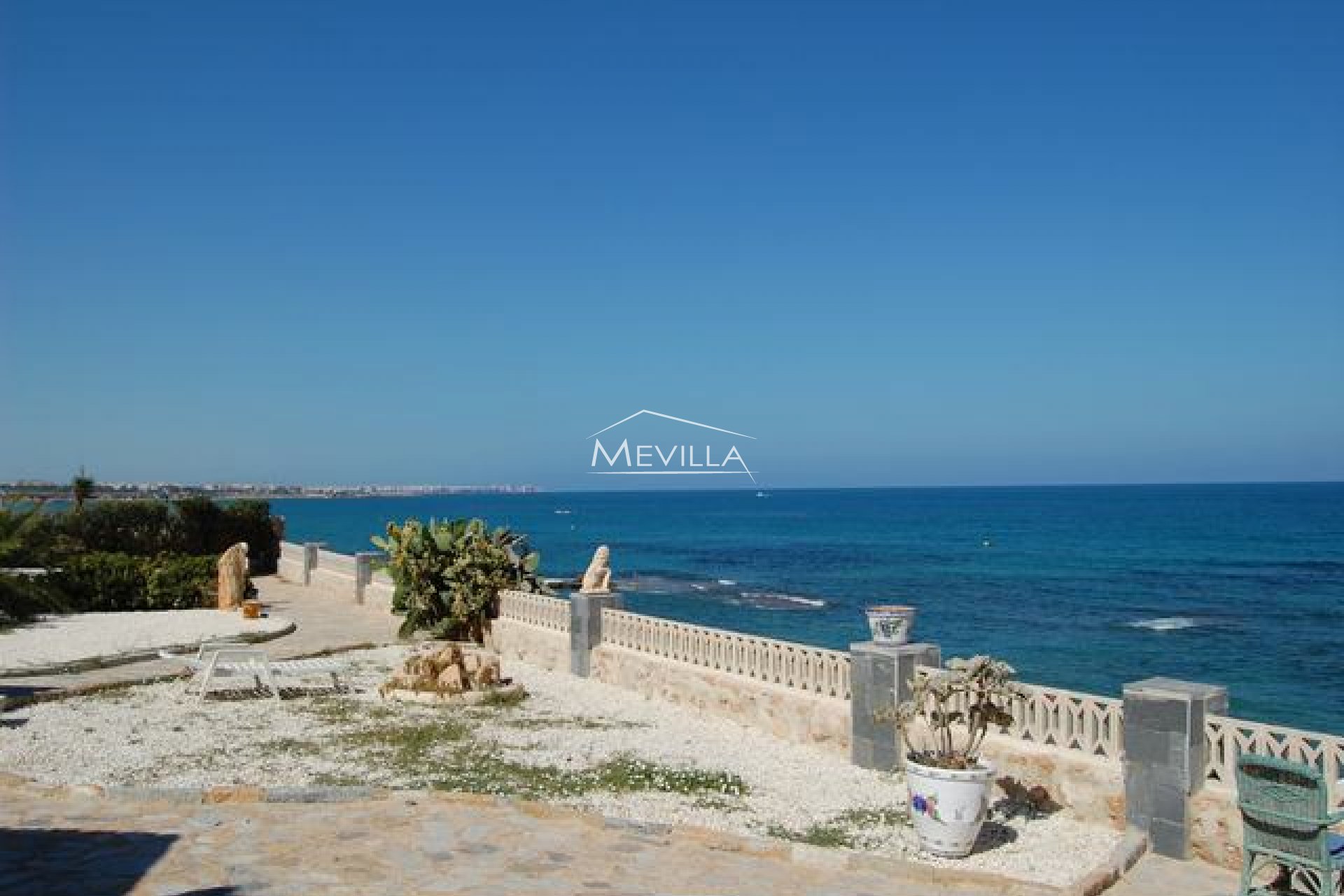 La terraza con vistas al mar.