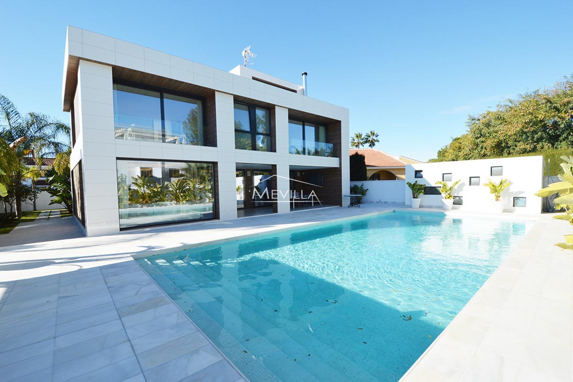 LUXURY VILLA IN CAMPOAMOR FOR SALE