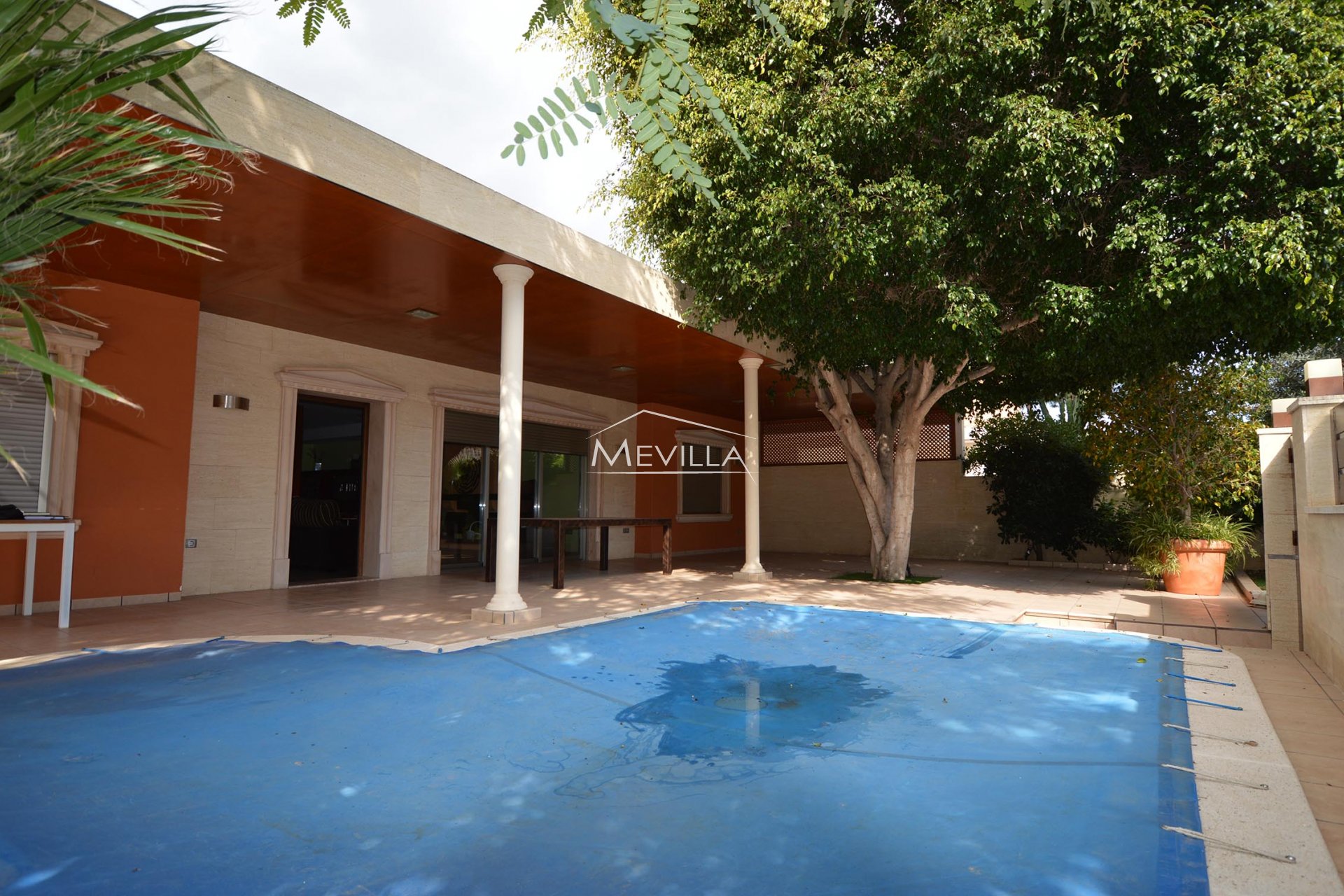 MODERNE VILLA IN DEHESA DE CAMPOAMOR ZU VERKAUFEN