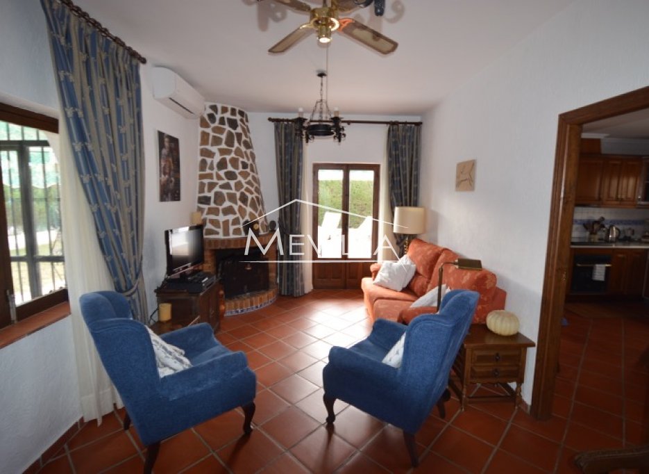 NICE HOUSE ON A SPACIOUS PLOT IN CABO ROIG 