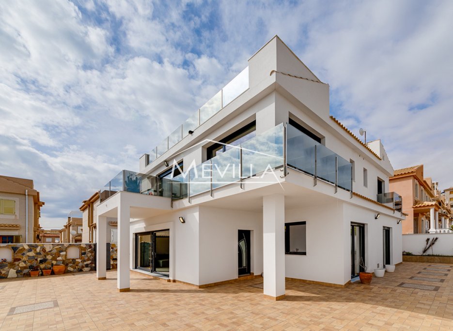 Obra nueva - Chalet / Villa - Torrevieja