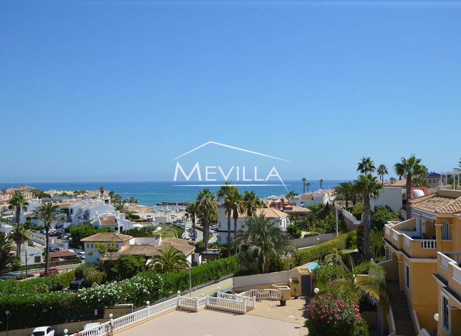 Penthouse med havutsikt til salgs i Cabo Roig.