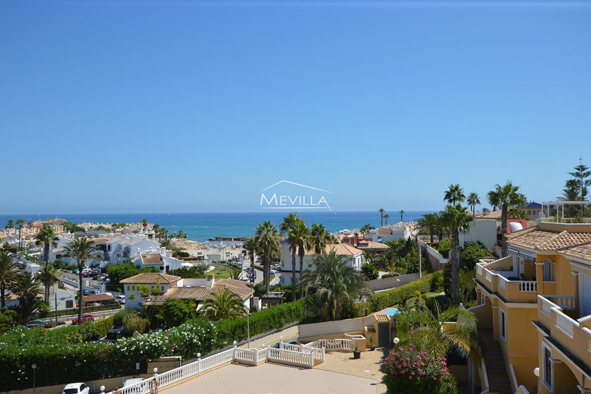 Penthouse med havutsikt til salgs i Cabo Roig.
