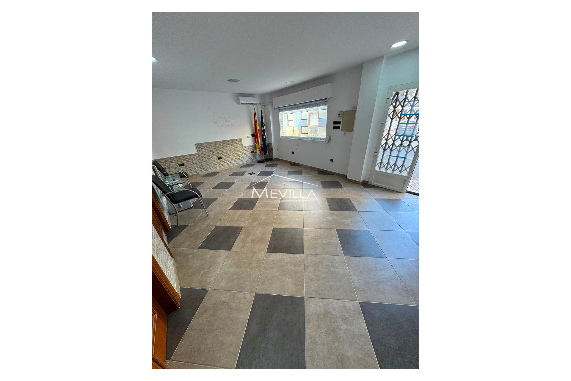 Resales - commercial - Torrevieja - La Mata