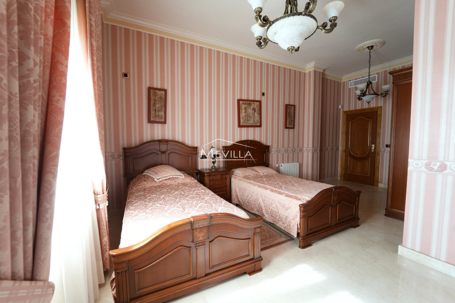 Reventas - Chalet / Villa - Orihuela Costa - Campoamor