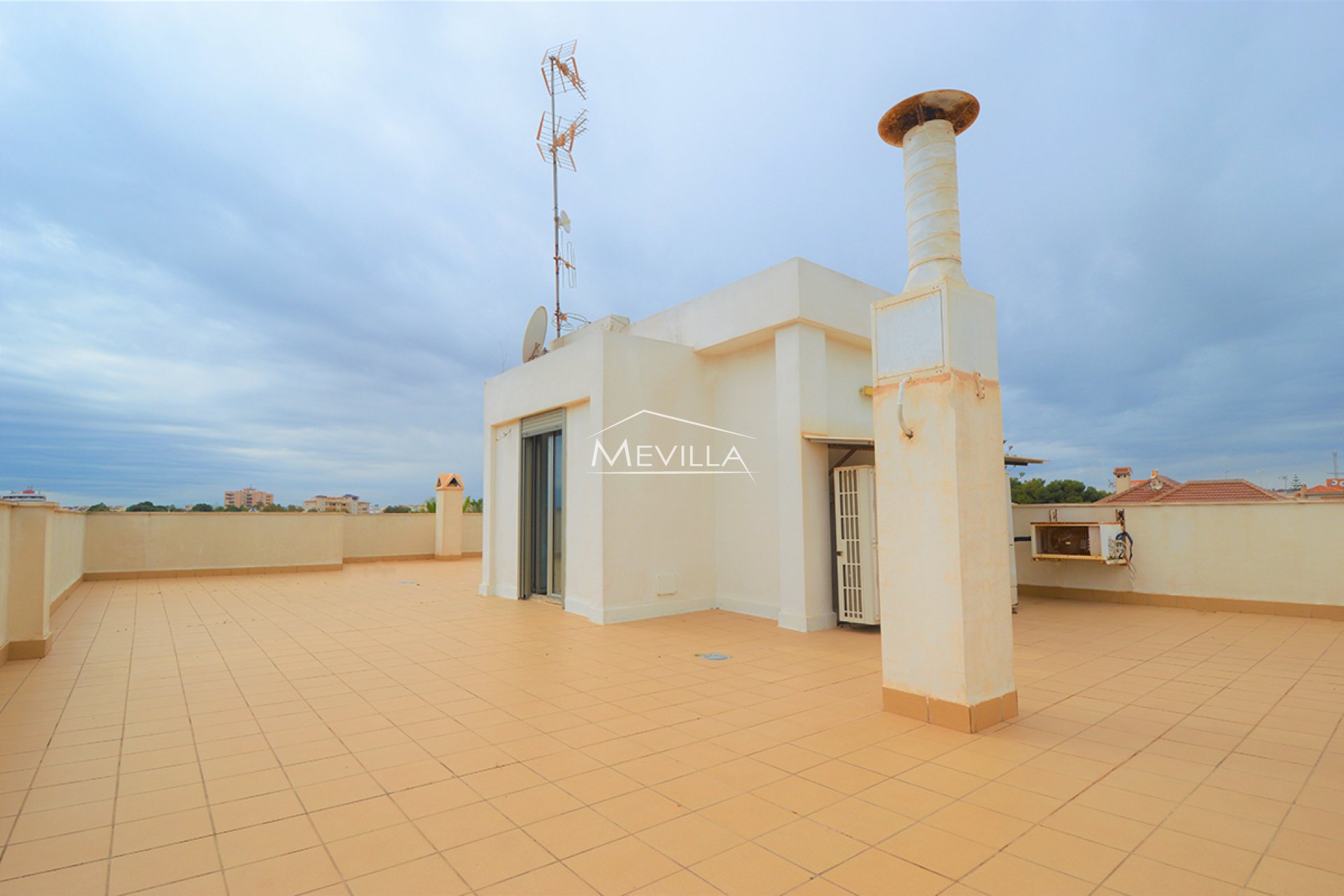 Reventas - Chalet / Villa - Orihuela Costa - La Zenia