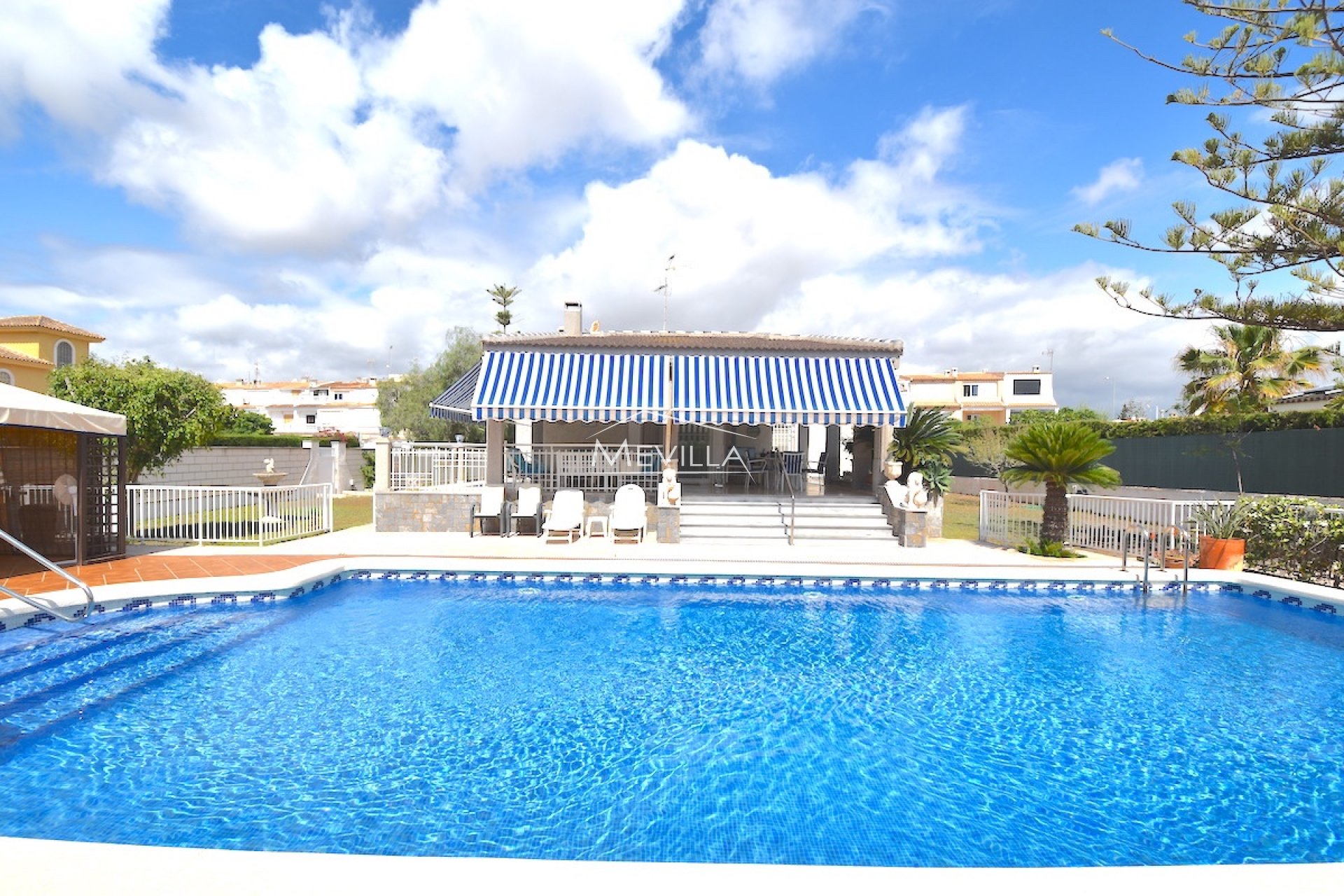 Reventas - Chalet / Villa - Orihuela Costa - La Zenia