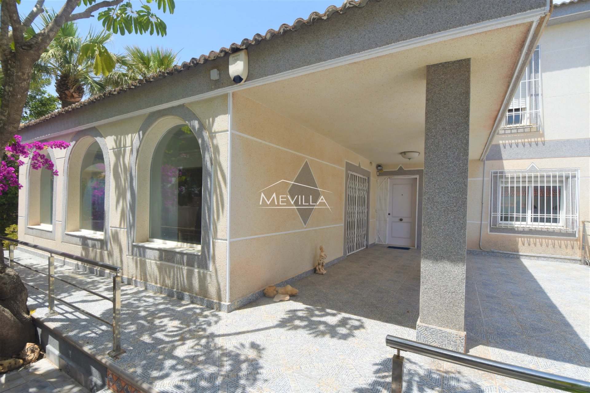 Reventas - Chalet / Villa - Orihuela Costa - La Zenia