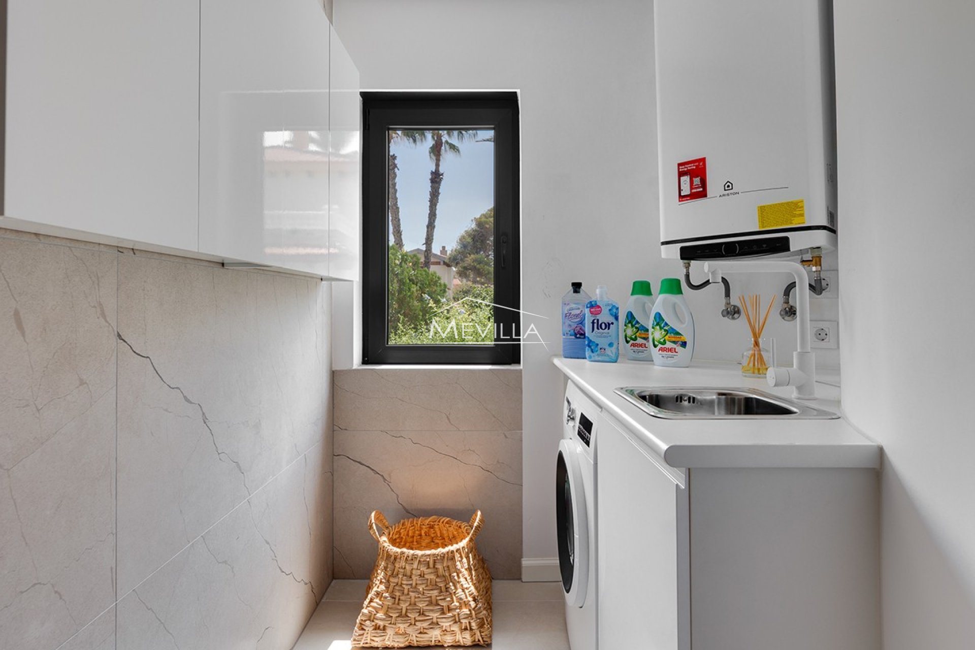 Reventas - Chalet / Villa - Orihuela Costa - La Zenia