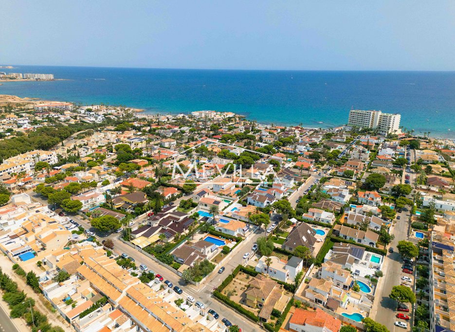 Reventas - Chalet / Villa - Orihuela Costa - La Zenia