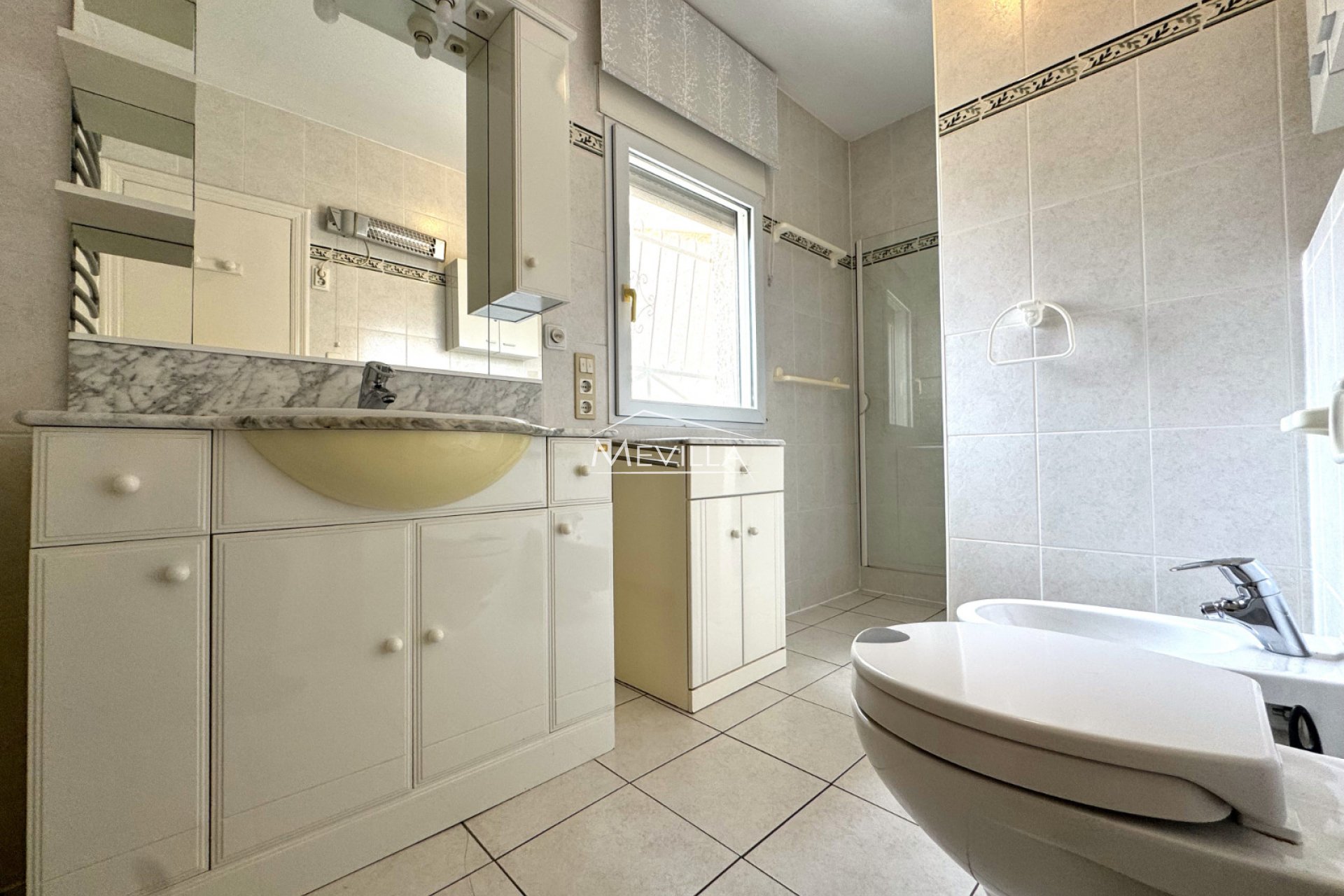 Reventas - Chalet / Villa - Orihuela Costa - La Zenia