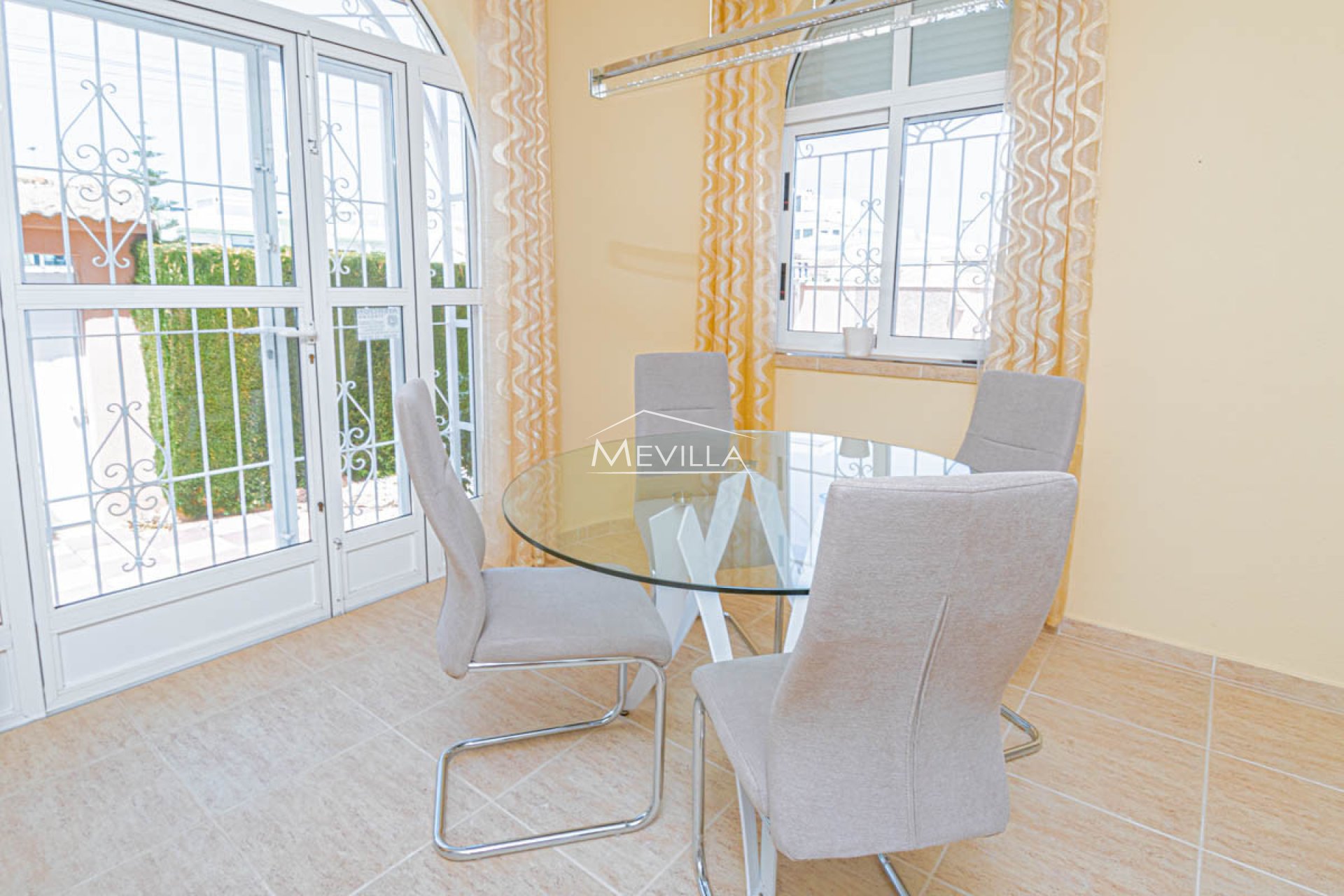 Reventas - Chalet / Villa - Orihuela Costa - Mil Palmeras