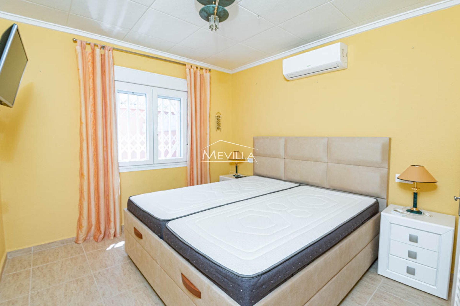 Reventas - Chalet / Villa - Orihuela Costa - Mil Palmeras
