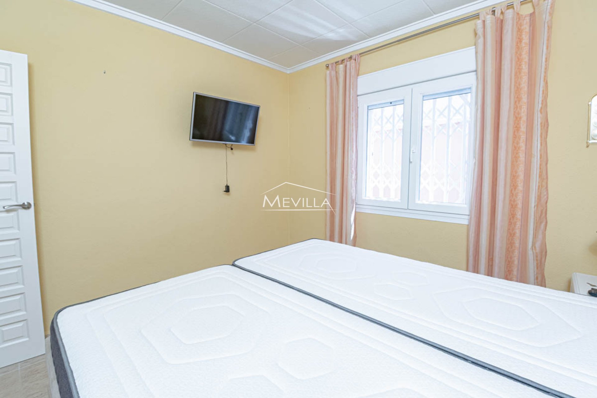 Reventas - Chalet / Villa - Orihuela Costa - Mil Palmeras