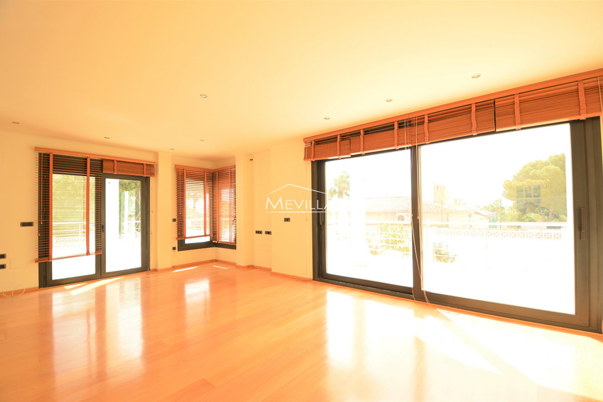 Reventas - Chalet / Villa - Orihuela Costa - Villamartin