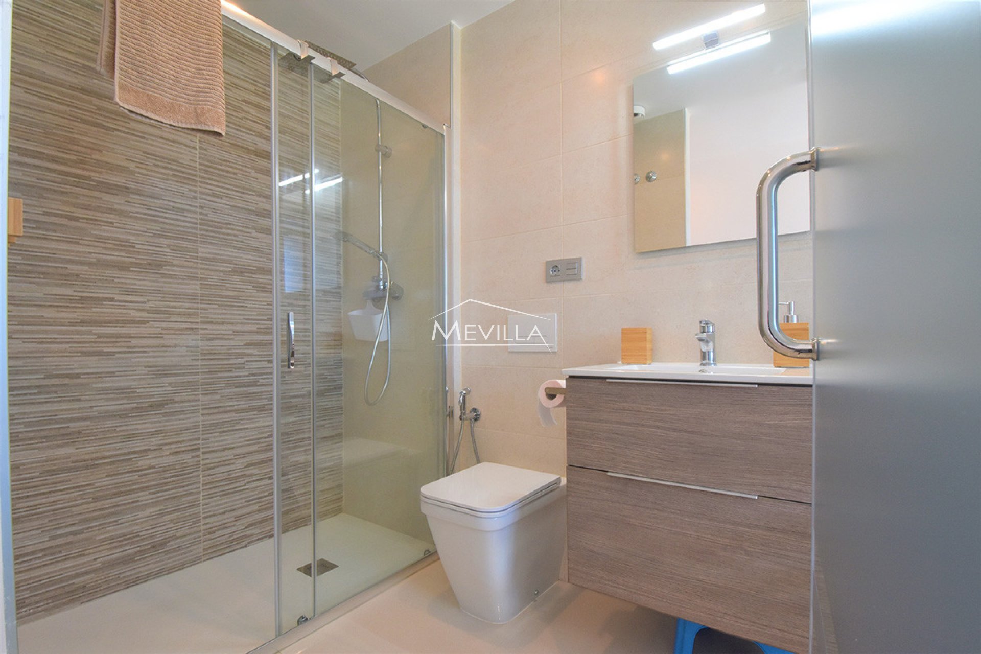 Reventas - Chalet / Villa - Orihuela Costa - Villamartin