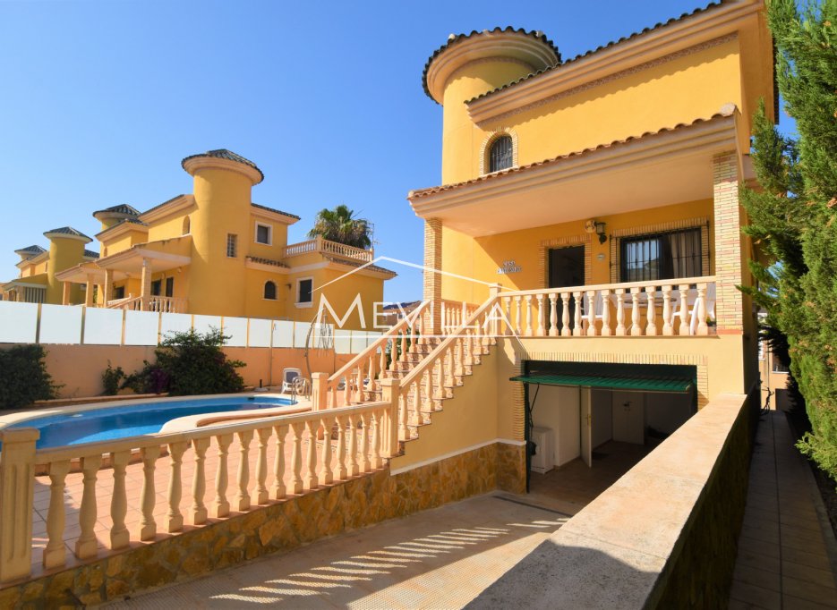 Reventas - Chalet / Villa - Orihuela Costa - Villamartin