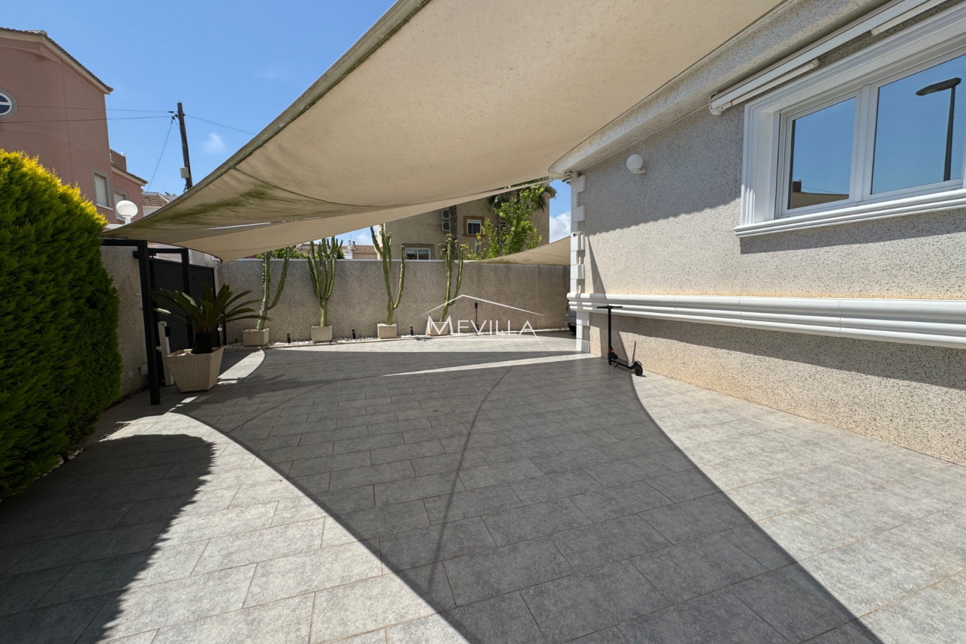 Reventas - Chalet / Villa - Orihuela