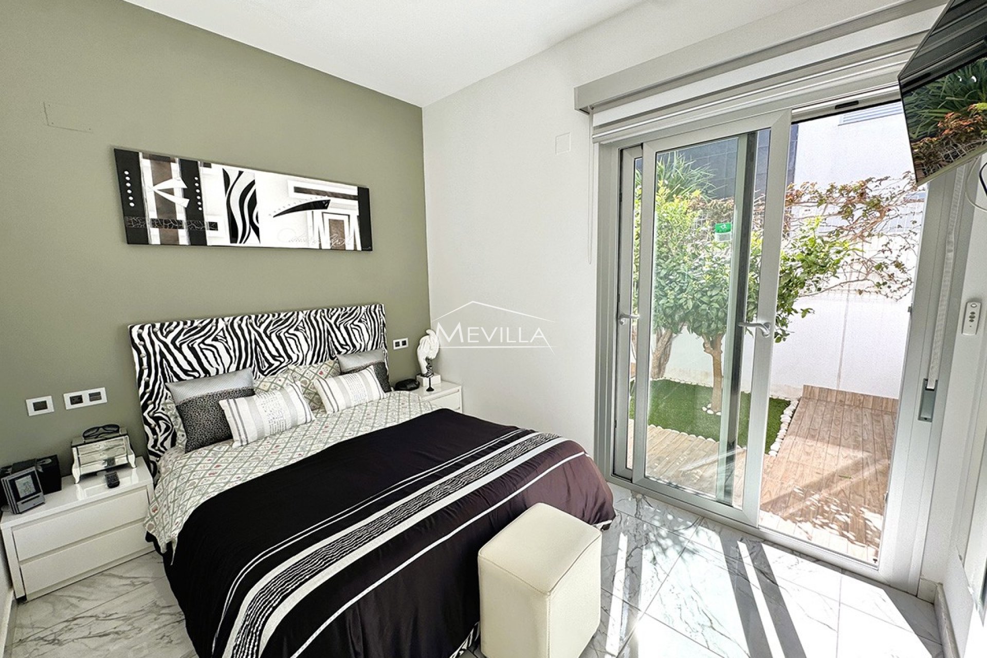 Reventas - Chalet / Villa - Pilar de la Horadada