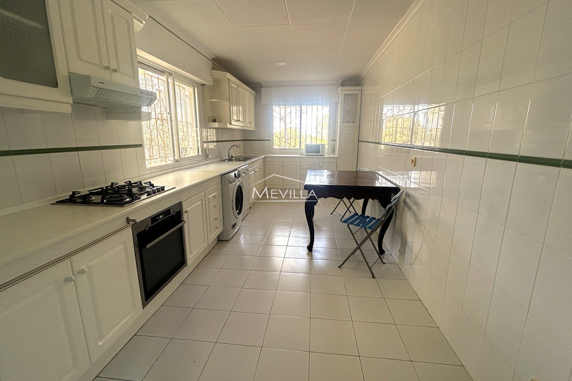 Reventas - Chalet / Villa - San Miguel de Salinas