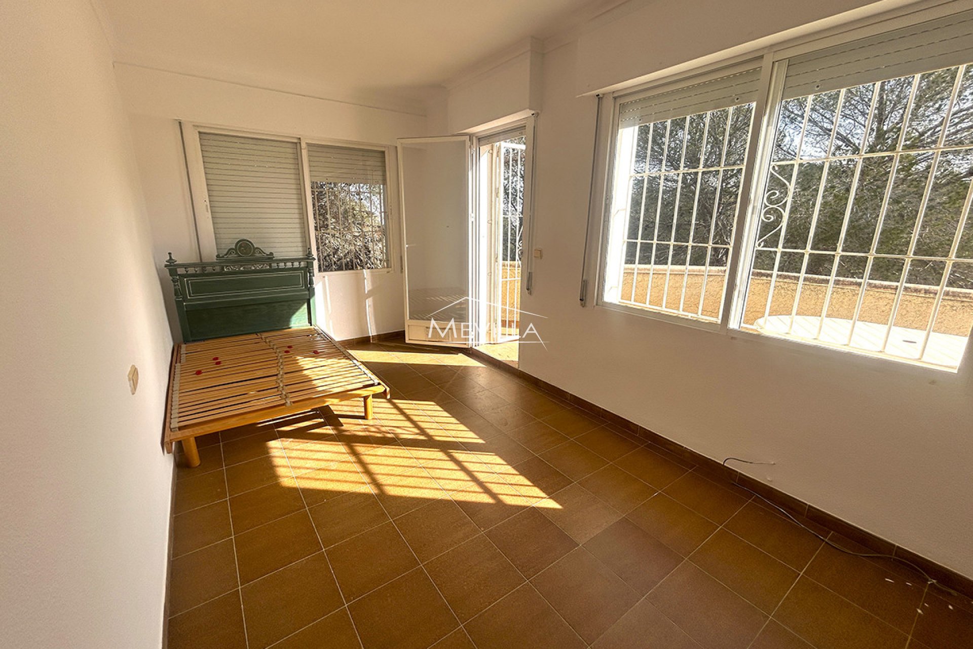Reventas - Chalet / Villa - San Miguel de Salinas
