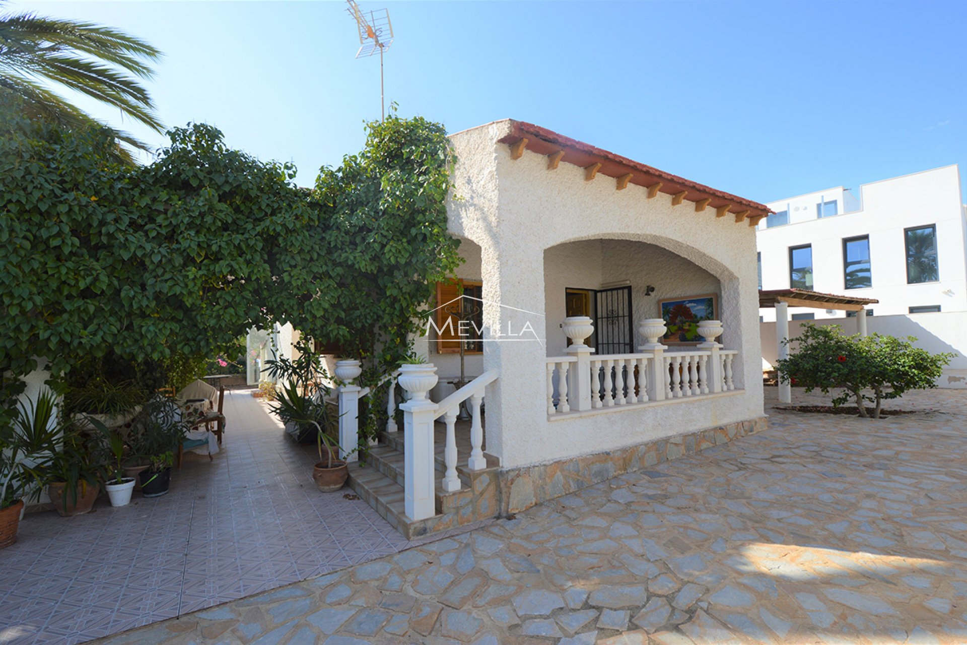 Reventes - Villa - Orihuela Costa - La Zenia