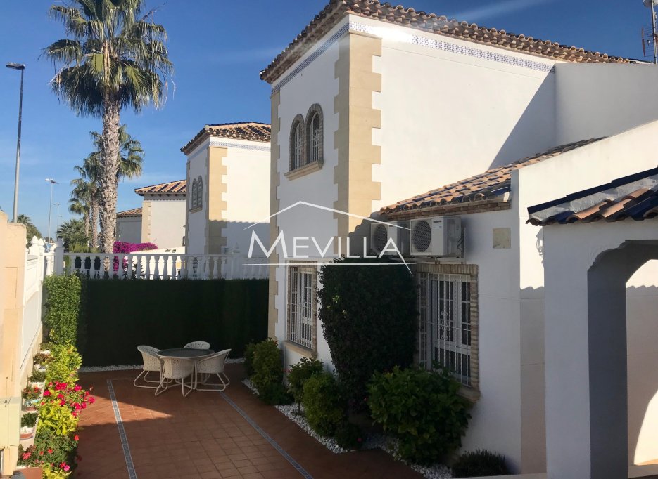 Reventes - Villa - Orihuela Costa - Villamartin