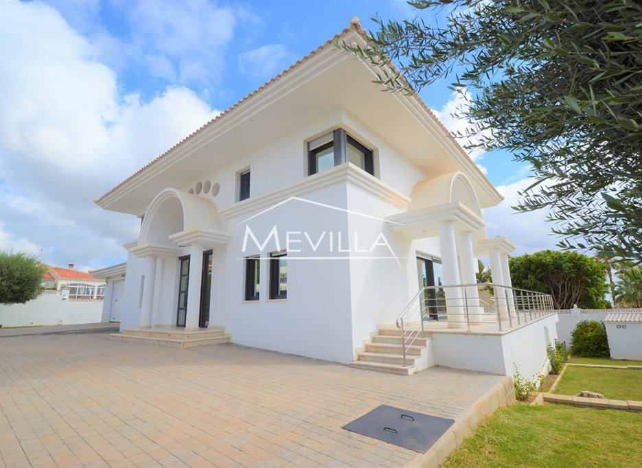 Reventes - Villa - Orihuela Costa - Villamartin