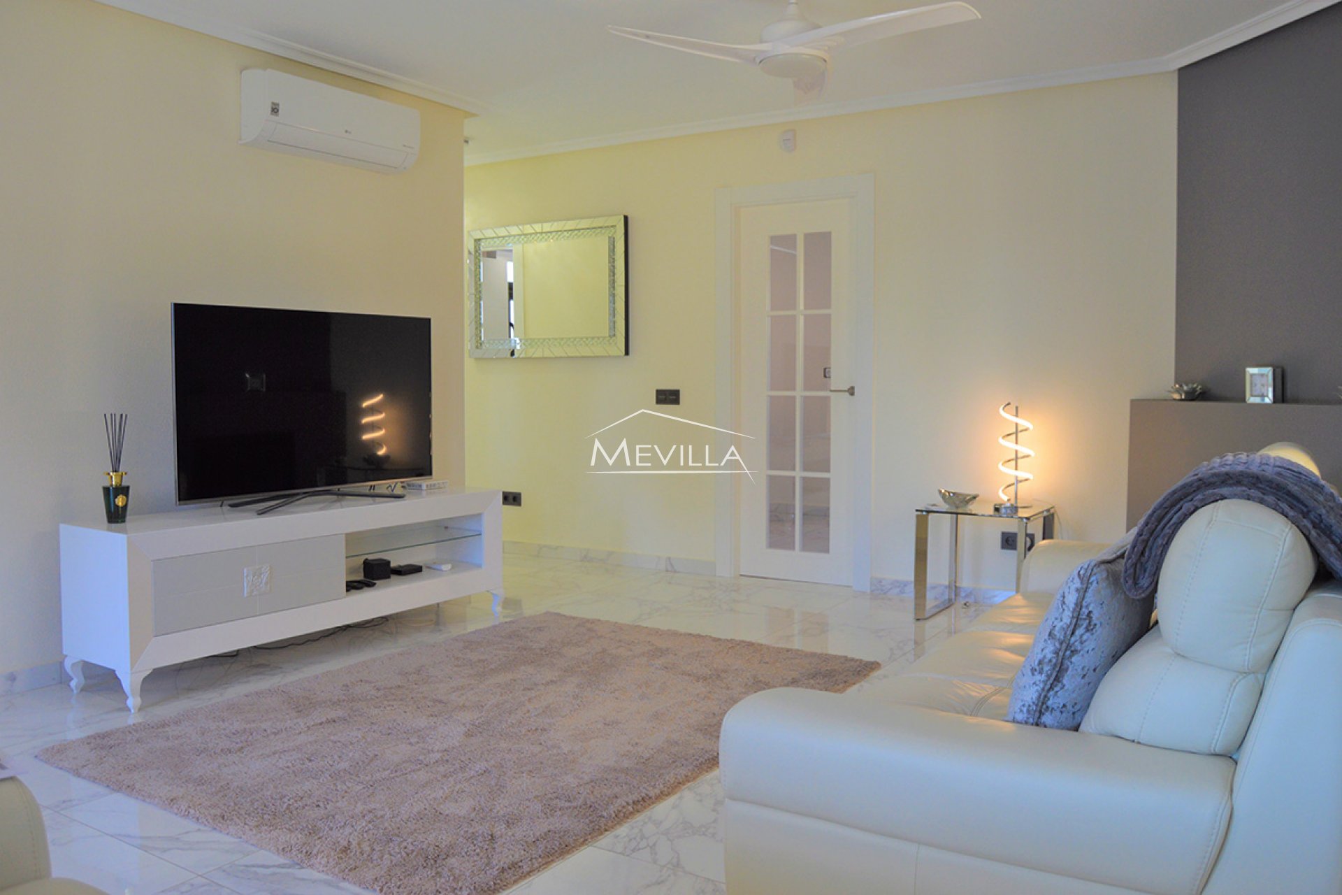 Reventes - Villa - Orihuela Costa - Villamartin