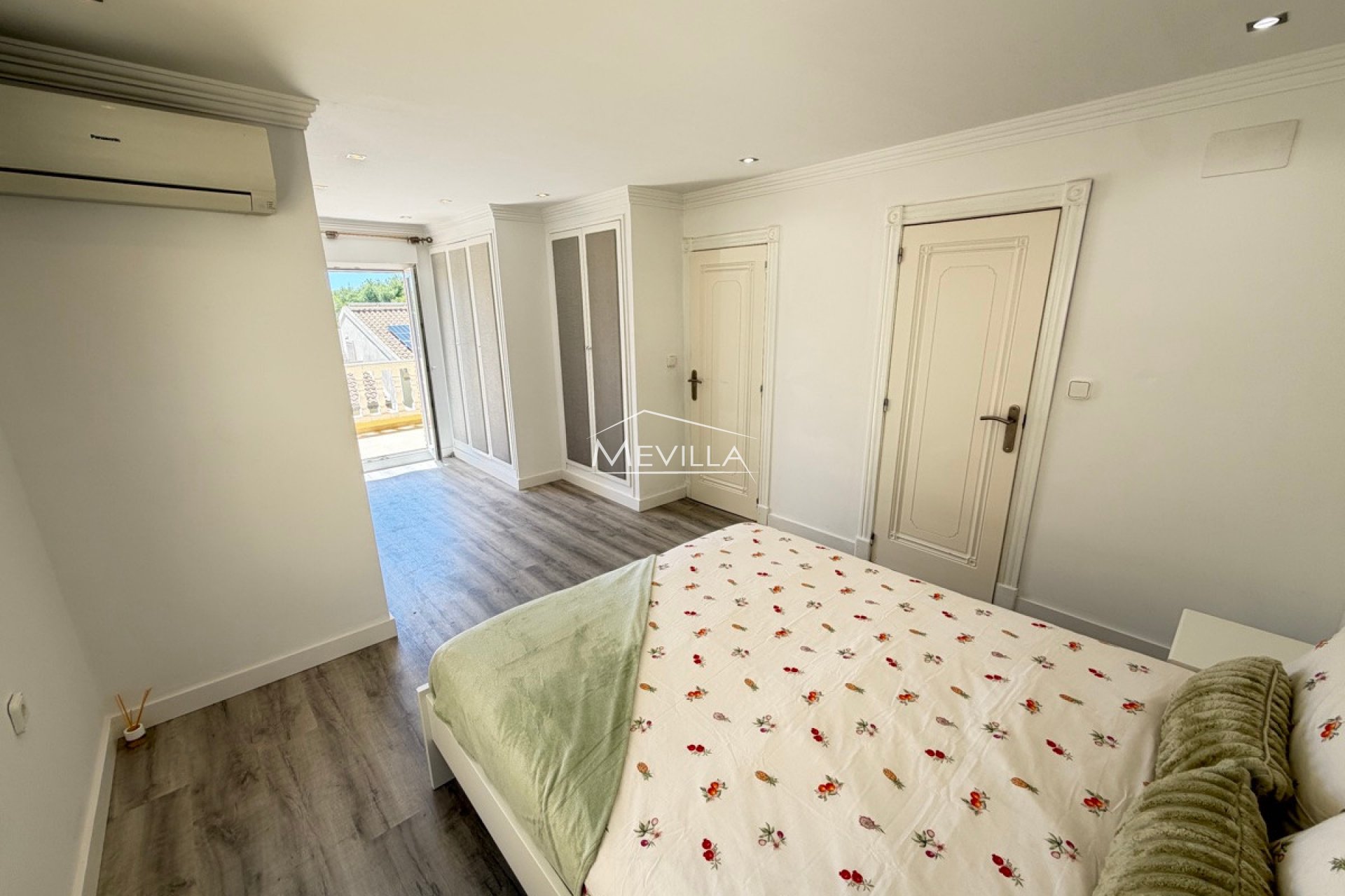Reventes - Villa - Orihuela Costa - Villamartin