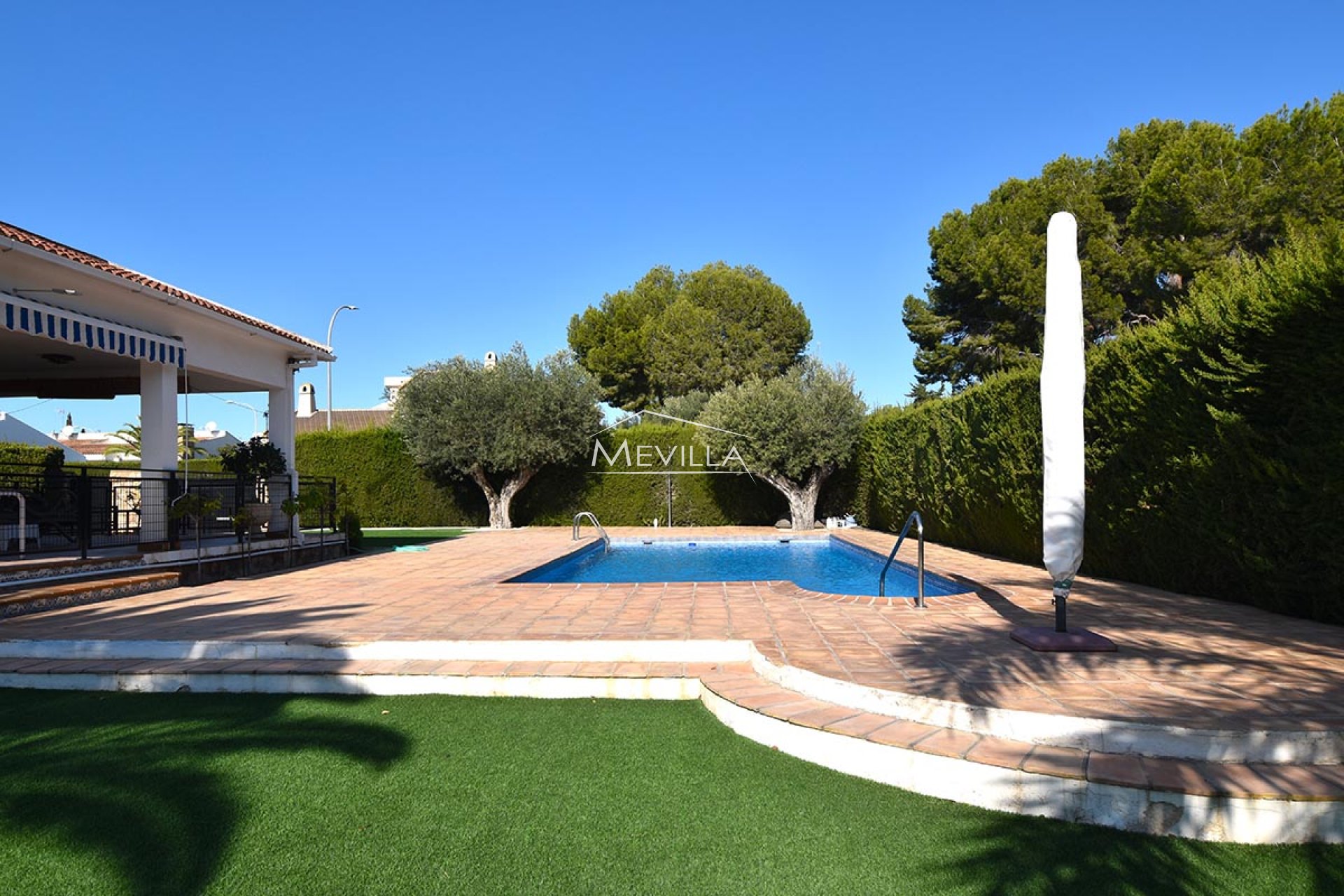 Salg (Resales) - Villa - Orihuela Costa - Campoamor