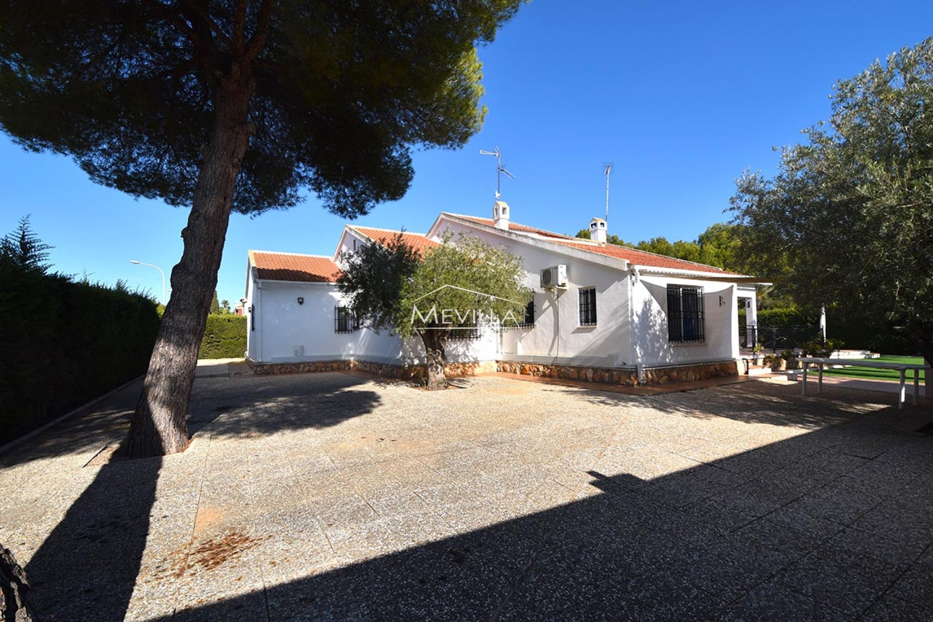 Salg (Resales) - Villa - Orihuela Costa - Campoamor