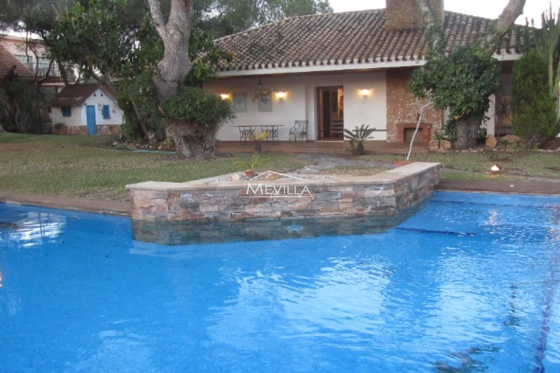 Salg (Resales) - Villa - Orihuela Costa - Campoamor
