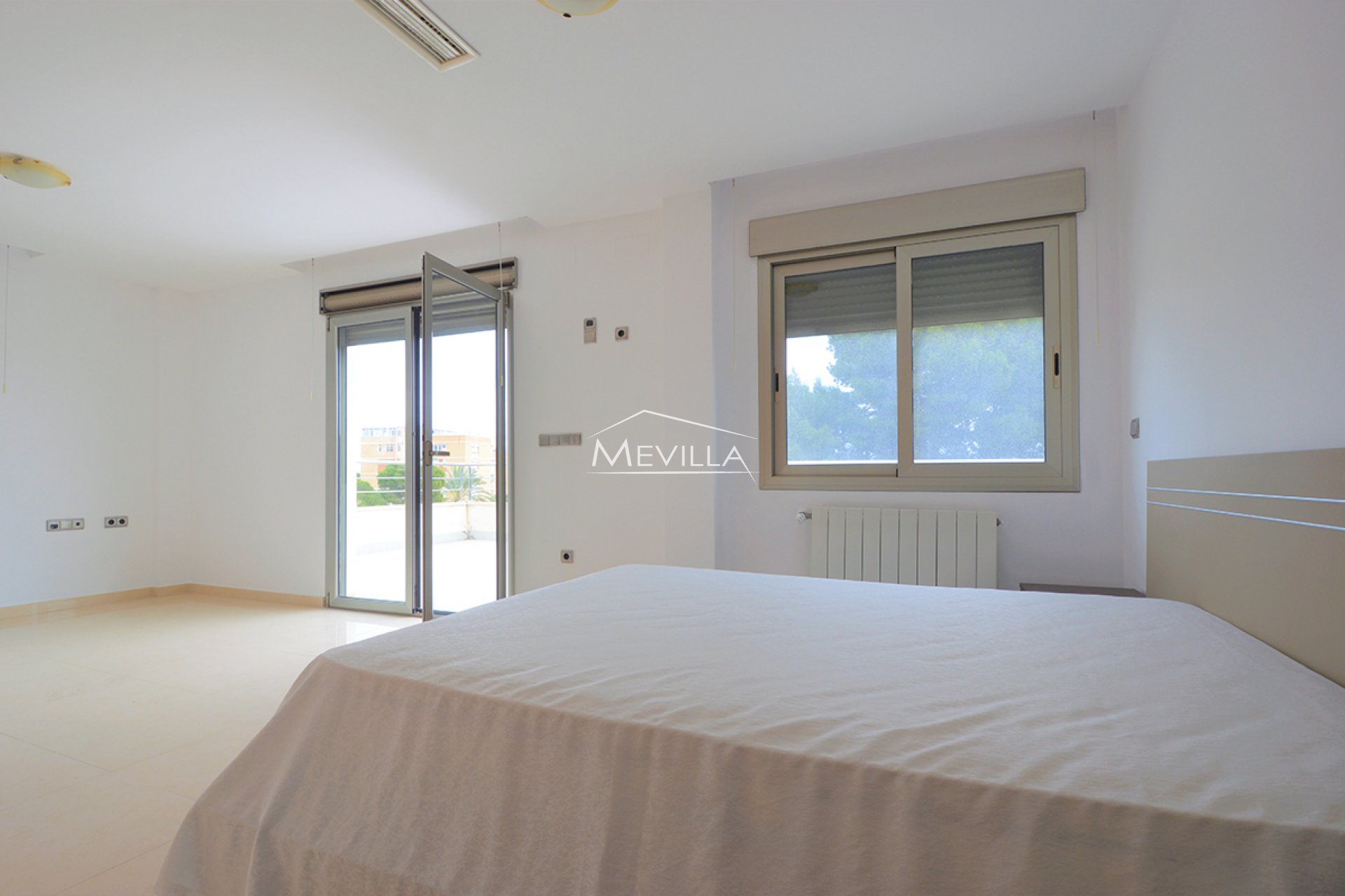 Salg (Resales) - Villa - Orihuela Costa - La Zenia