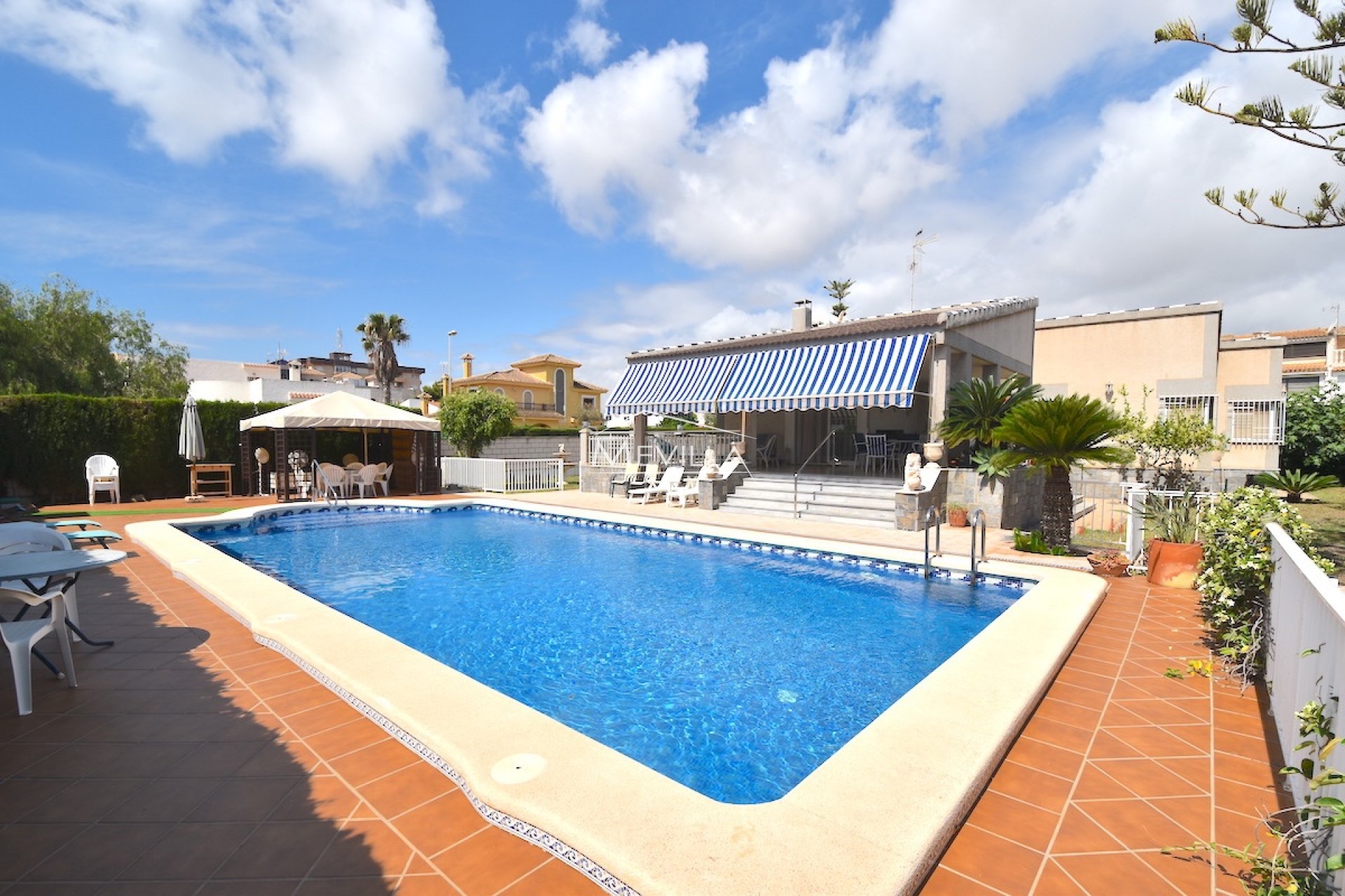 Salg (Resales) - Villa - Orihuela Costa - La Zenia
