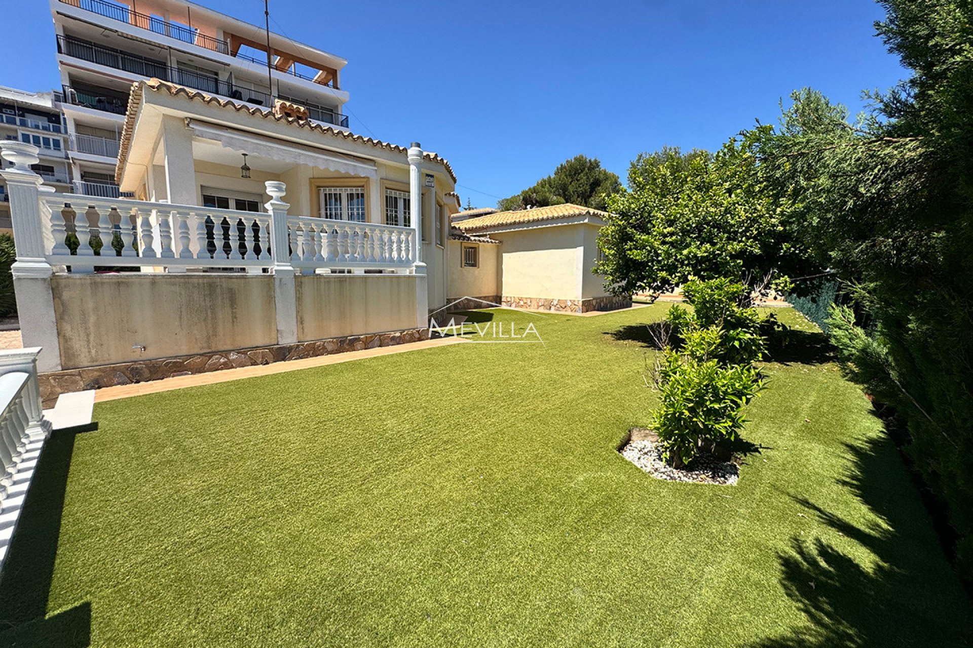 Salg (Resales) - Villa - Orihuela Costa - La Zenia