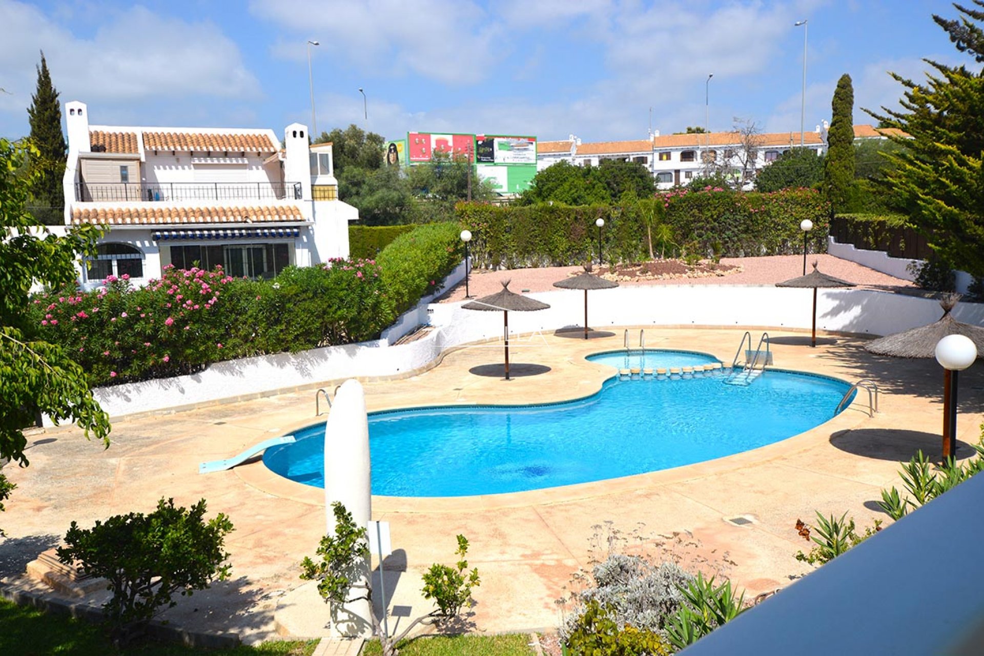Salg (Resales) - Villa - Orihuela Costa - Playa Flamenca